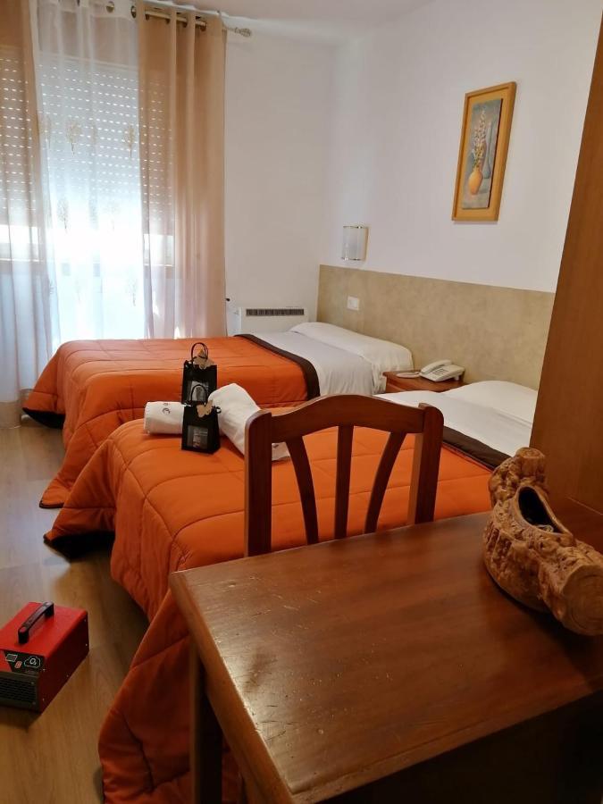 Pension Santa Clara A Coruna Bagian luar foto