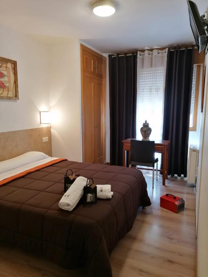 Pension Santa Clara A Coruna Bagian luar foto